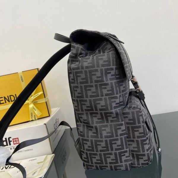 Fendi芬迪 滿Logo 系列男士雙肩背包 