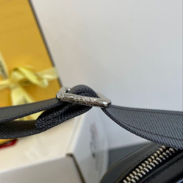 Fendi芬迪 經典復古相機包 