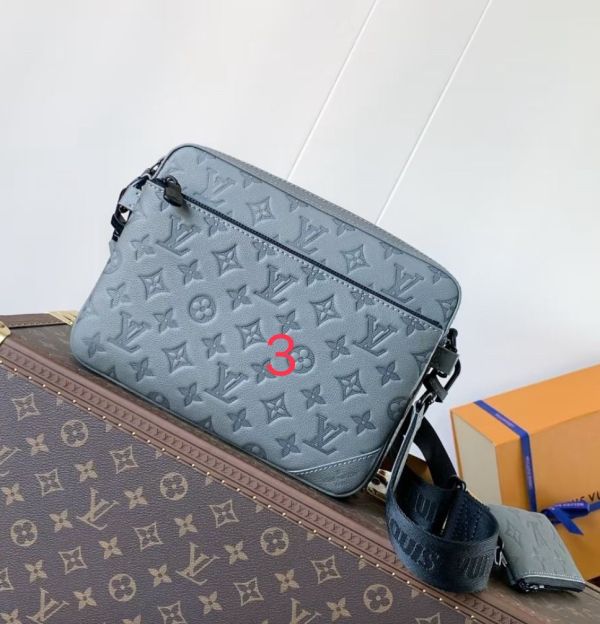 M24753藍色 本款 Trio 郵差包 