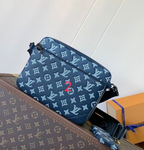 M24753藍色 本款 Trio 郵差包 