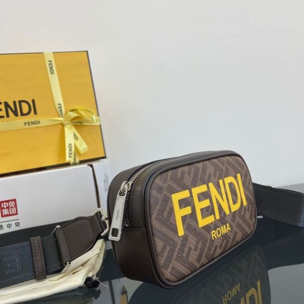 Fendi芬迪 經典復古相機包 