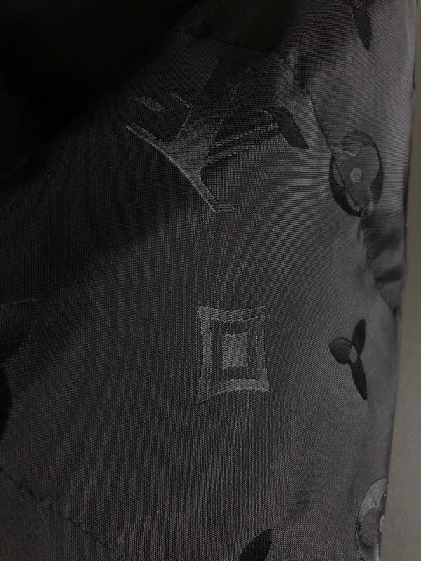 黑色拼接面料融合真皮皮牌設計 