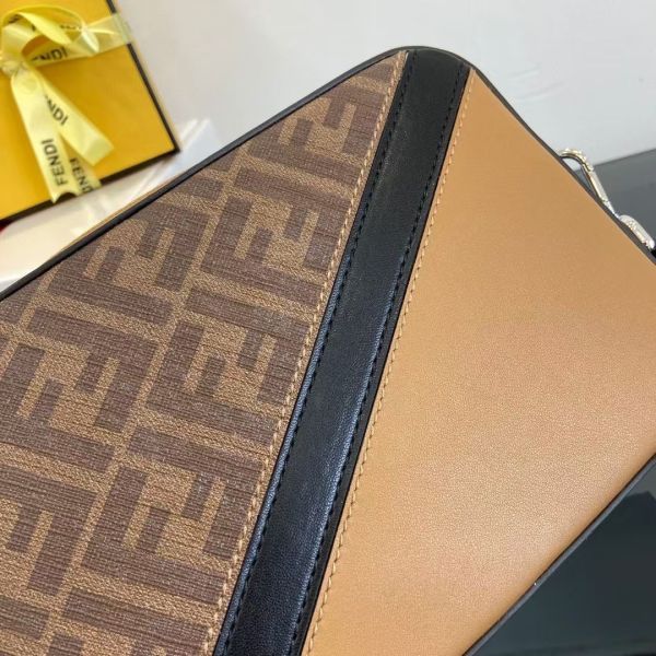 Fendi芬迪 經典復古相機包 