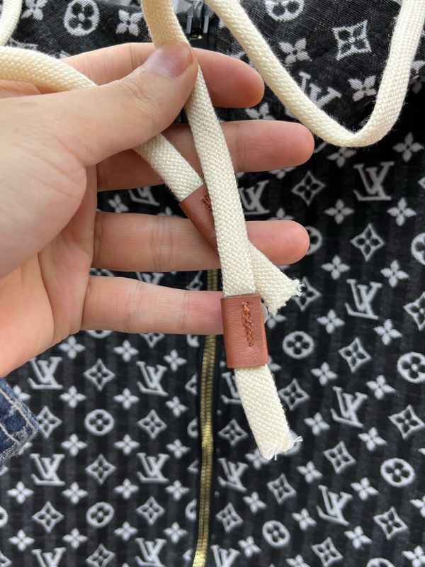 LV 官網同款，三標齊全 