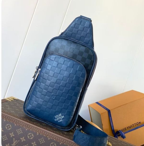 變碼芯片 N40439藍色全皮 男包胸包 