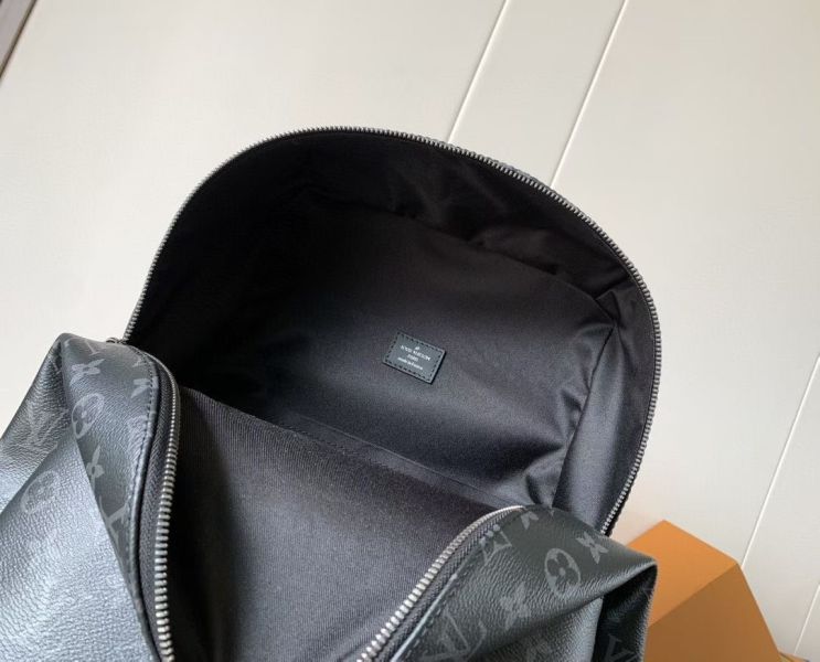 6黑花 風格休閒而精緻雙肩包 