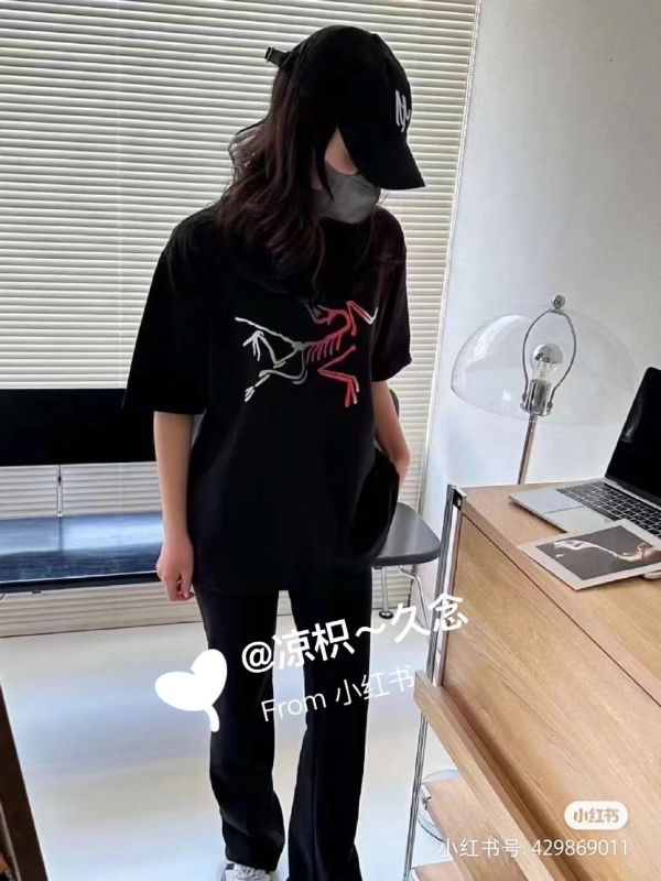 小鳥字母LOGO彩繪漸變 