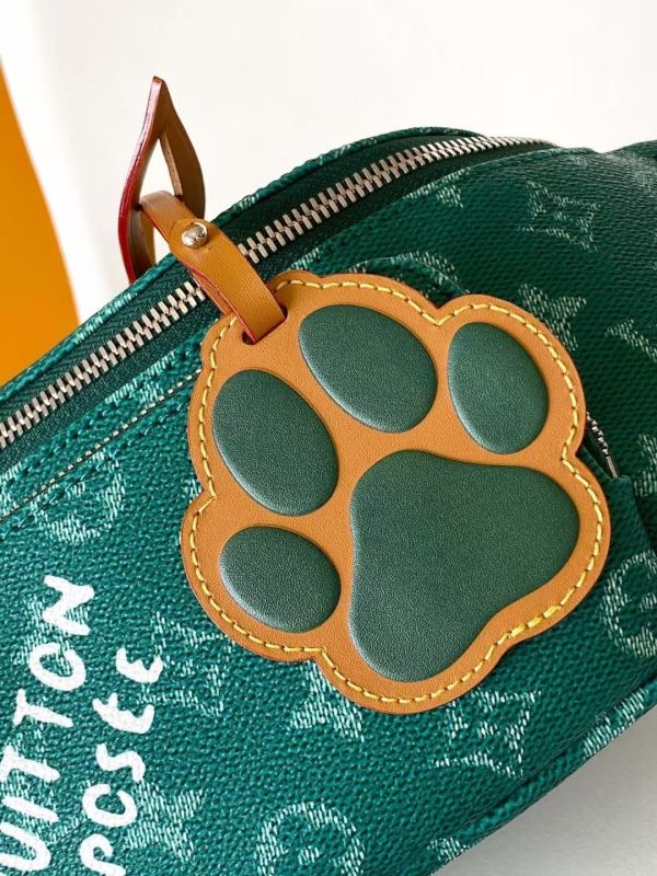 最新款本款 Rush 腰包取材 