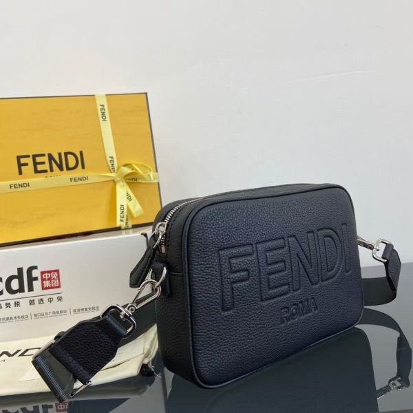Fendi芬迪 經典復古相機包 