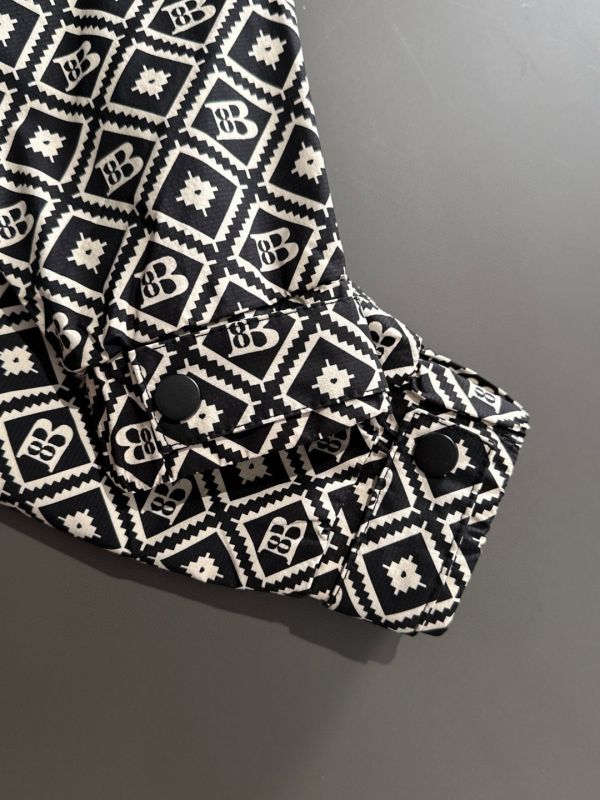 巴黎世家 早春2025最新款拉鍊連帽風衣夾克外套 