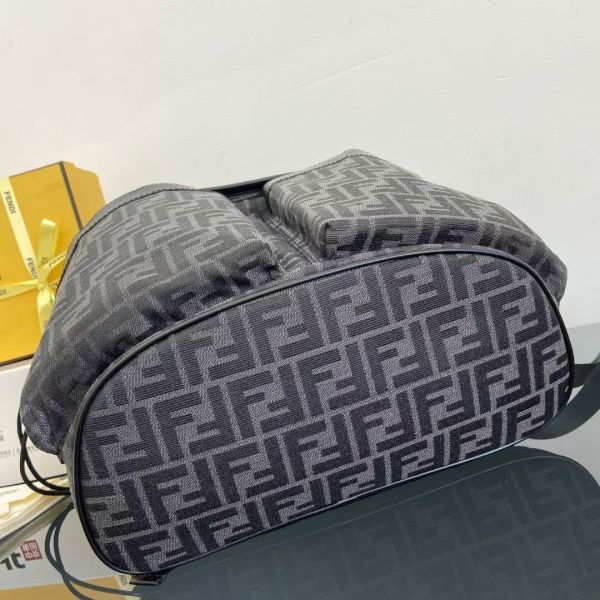 Fendi芬迪 滿Logo 系列男士雙肩背包 