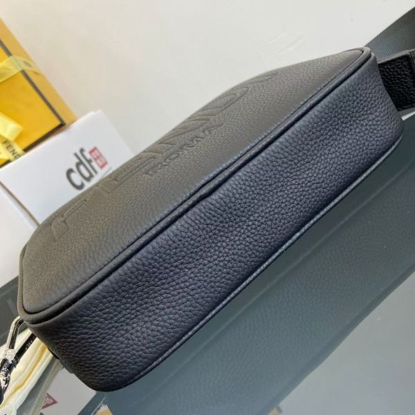 Fendi芬迪 經典復古相機包 