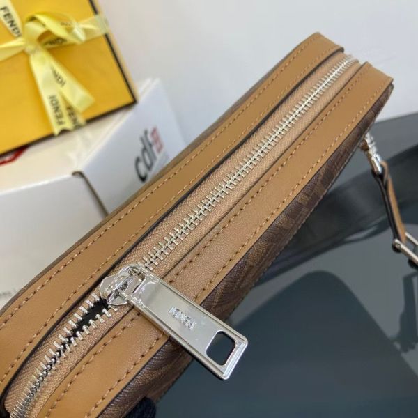 Fendi芬迪 經典復古相機包 