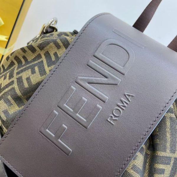 Fendi芬迪 滿Logo 系列男士雙肩背包 