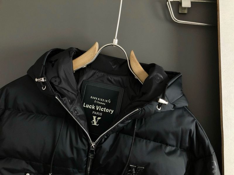 黑色拼接面料融合真皮皮牌設計 