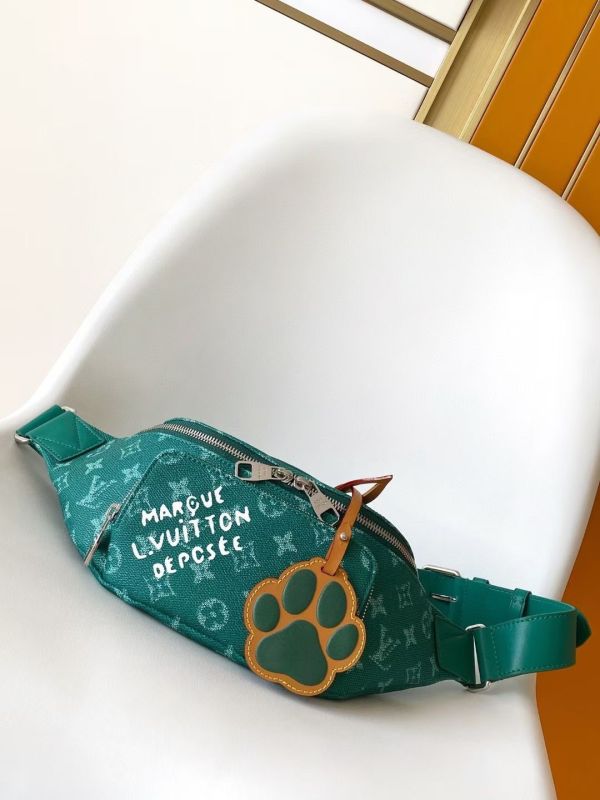 最新款本款 Rush 腰包取材 