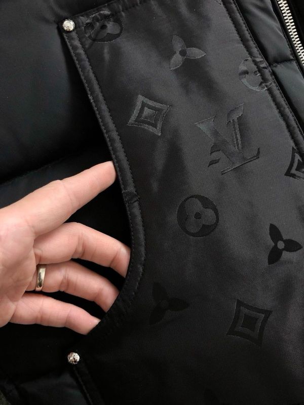 黑色拼接面料融合真皮皮牌設計 