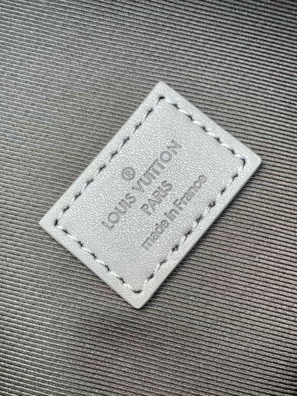 M46557灰壓 Discovery 雙肩包以 