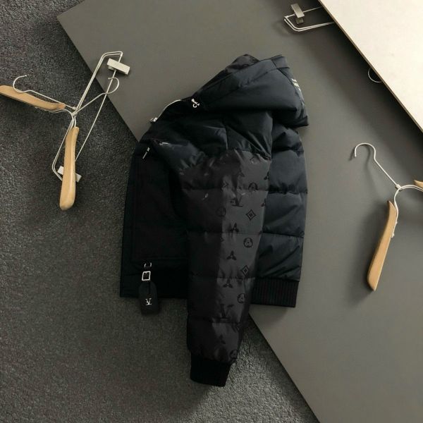 黑色拼接面料融合真皮皮牌設計 