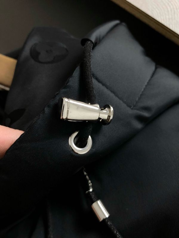 黑色拼接面料融合真皮皮牌設計 