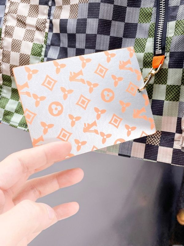 LV   官網同款，三標齊全 