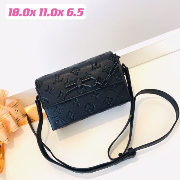 柔軟的 Monogram Taurillon 皮革 