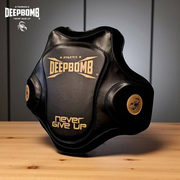 DEEPBOMB真皮胸靶 胸靶,教練靶,靶具推薦,DEEPBOMB,古川小夫,拳擊靶,泰拳靶,散打靶具,BODY PAD,訓練靶具,自主訓練,居家訓練,胸靶推薦