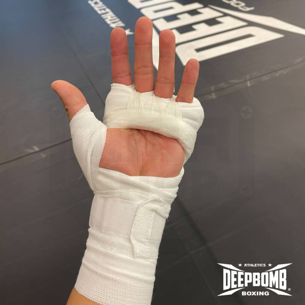 DEEPBOMB紗布手綁帶 手綁帶推薦,手綁帶挑選,紗布手綁帶,類職業手綁帶,透氣手綁帶,彈性手綁帶,拳擊,手綁帶,泰拳,泰拳手綁帶,拳擊手綁帶選擇,手綁帶使用方法,手綁帶長度,手綁帶微彈,好用手綁帶,手綁帶推薦,運動護具,手部保護,手腕保護