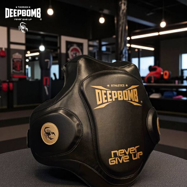 DEEPBOMB真皮胸靶 胸靶,教練靶,靶具推薦,DEEPBOMB,古川小夫,拳擊靶,泰拳靶,散打靶具,BODY PAD,訓練靶具,自主訓練,居家訓練,胸靶推薦