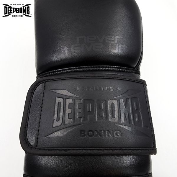 DEEPBOMB Kuroshio boxing gloves - black DEEPBOMB,boxing gloves,boxing gear,DEEPBOMB Kuroshio,Black Boxing Gloves,High-Quality Combat Gear,Premium Boxing Gloves,Durable Training Gloves,Top-Quality Leather Gloves,Professional Boxing Equipment
