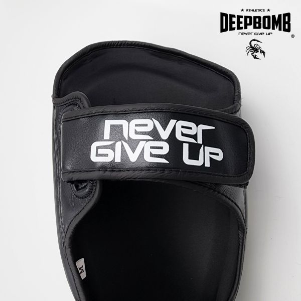 DEEPBOMB Shin Guard-black/white 