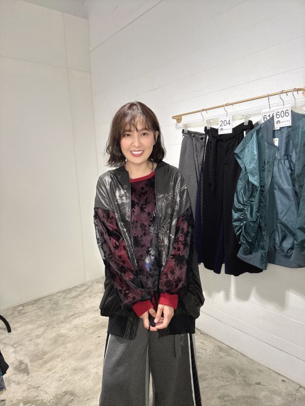 植絨雙層紗花朵上衣 