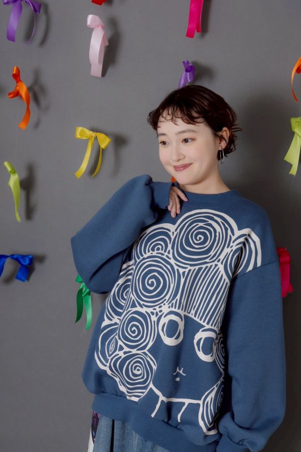 娃娃頭大學上衣 