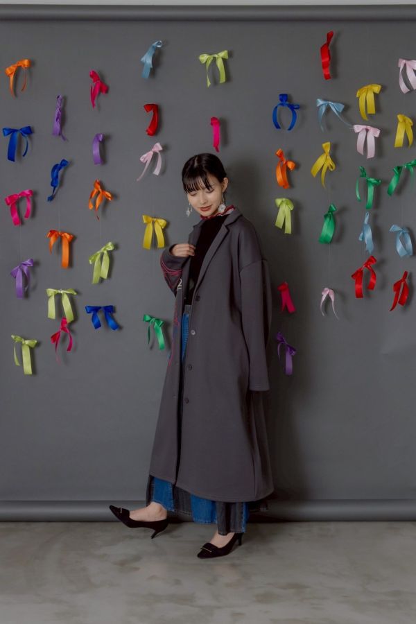 貓咪蝴蝶花朵線條刺繡 