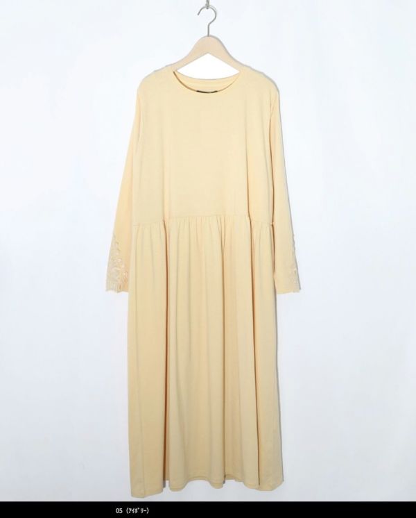 小提琴百合刺繡洋裝 