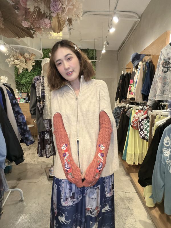 ScoLar刺繡貓咪麻花袖套 