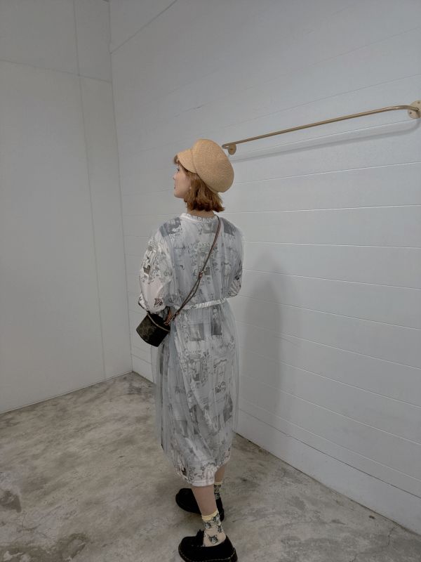 V領底片塗鴉長版上衣 