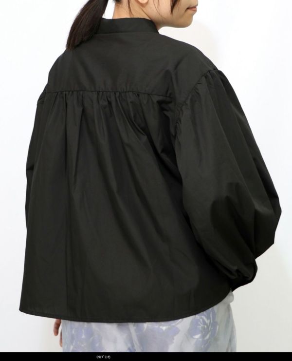 花朵刺繡簍空襯衫 