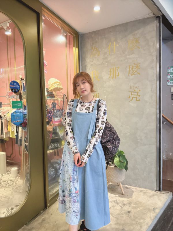 蝴蝶口袋牛仔吊帶裙 