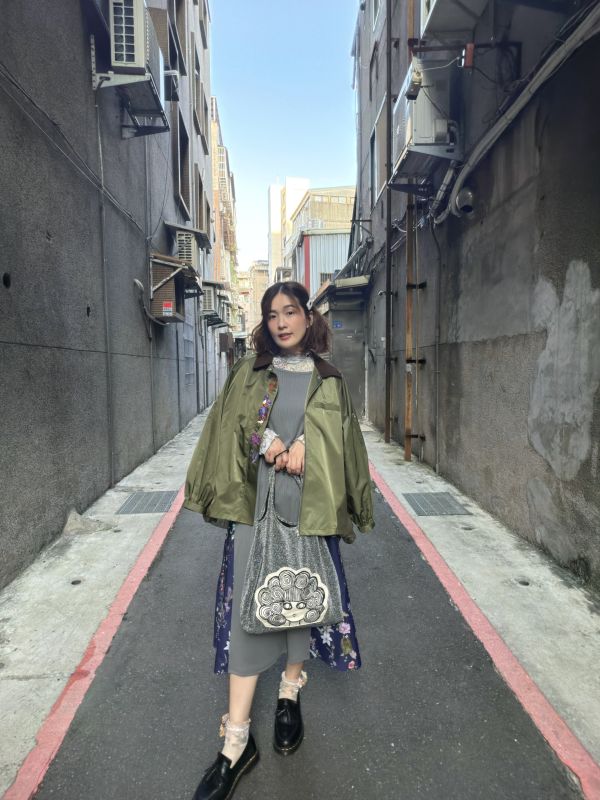 金蔥娃頭軟背包 