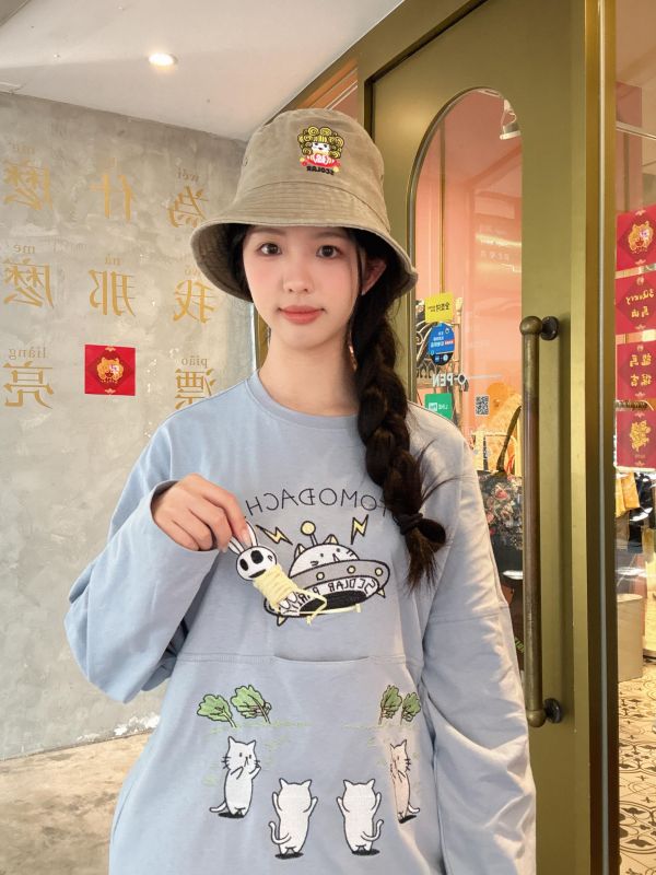 綁架兔兔的貓星人造型上衣 