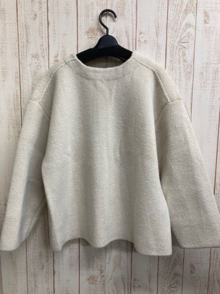 壓紋花朵V領外罩 