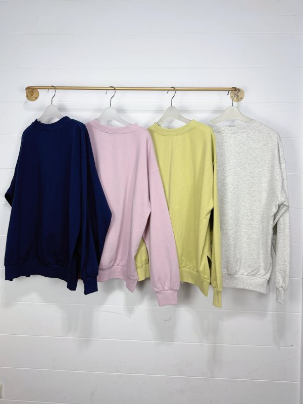 娃頭畫中世界大學上衣 