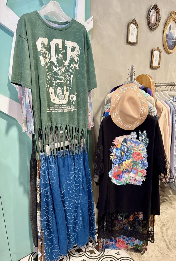 立體壓紋小花拼接牛仔裙 