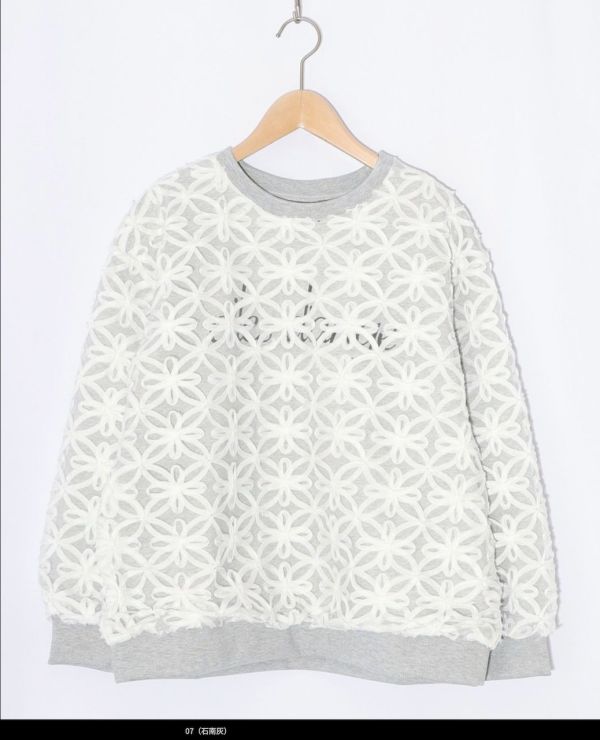 花朵蕾絲滿上衣 