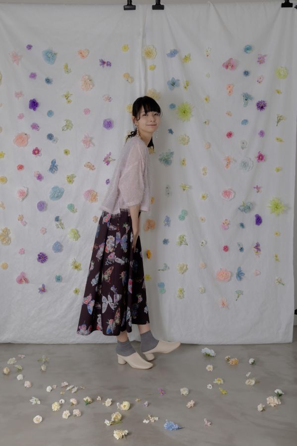 蝴蝶背心洋裝＆羽毛外上衣 