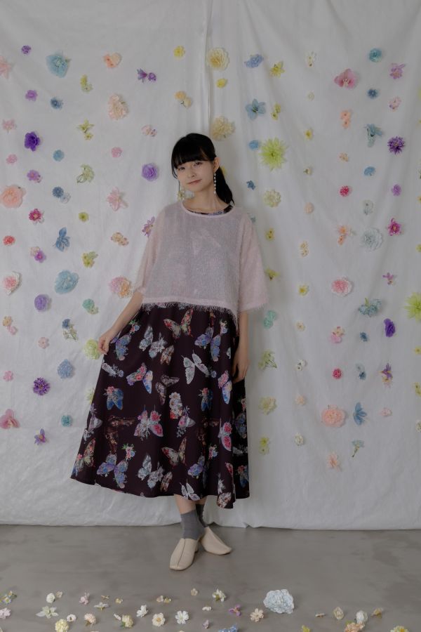 蝴蝶背心洋裝＆羽毛外上衣 