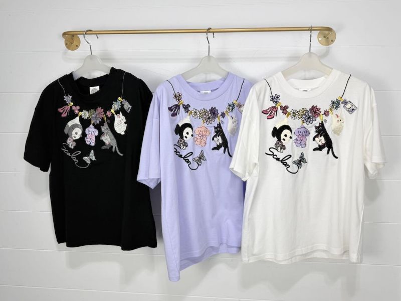 花朵曬衣架造型上衣 