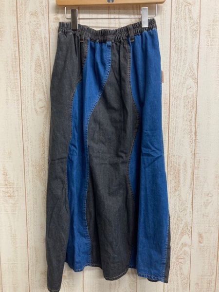 立體壓紋小花拼接牛仔裙 