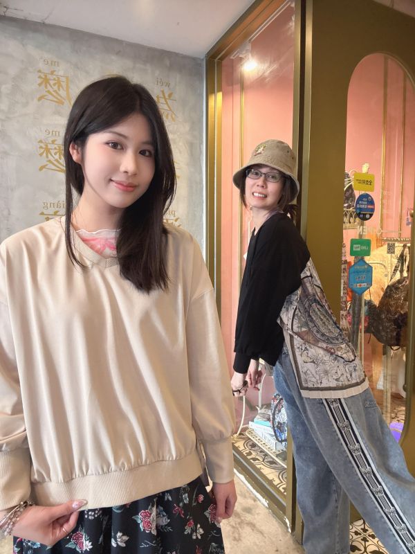 星座窗花百褶造型上衣 